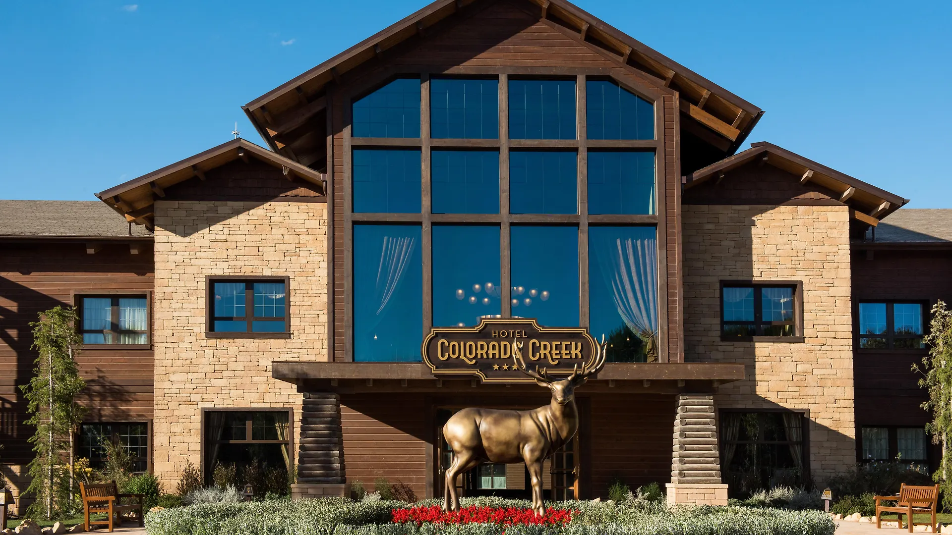 PortAventura Hotel Colorado Creek: Theme Park Access Included Salou